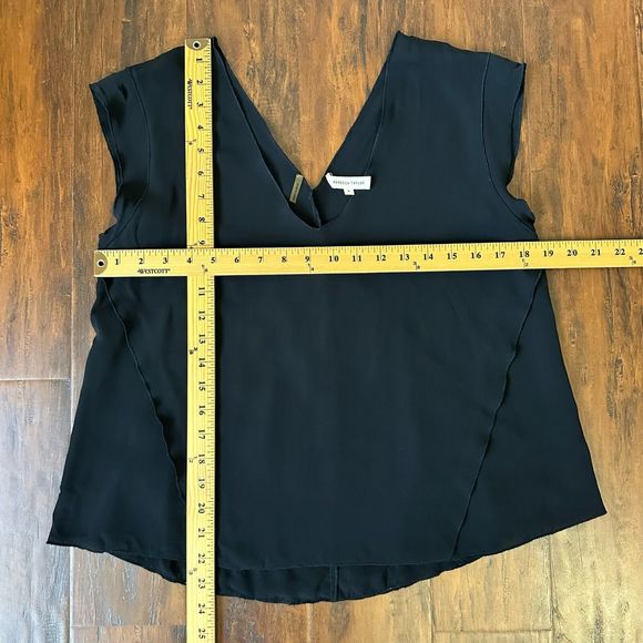 REBECCA TAYLOR S/S Silk Blend V-Neck Top in Black Lace Accent - Picture 9 of 9